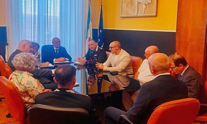 Più sicurezza per gli operatori dei supermercati: prefetto e forze dell’ordine incontrano i sindacati