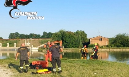 Si tuffa nel canale Mondine per rinfrescarsi ma non torna a galla: disperso 24enne