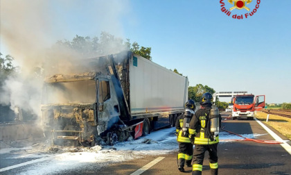 Incendio sull'autostrada A22, camion in fiamme spento dai pompieri di Mantova