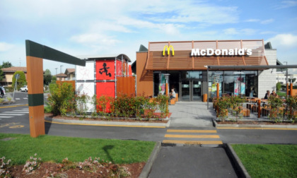 Molesta i clienti del McDonald's di Castiglione e aggredisce i carabinieri, arrestato pusher 48enne