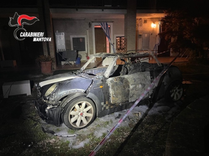 Auto in fiamme dopo la denuncia: arrestato l’ex marito