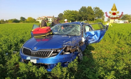 Violento impatto tra furgone e auto: sette feriti di cui tre in gravi condizioni