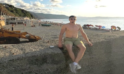 Una birra, il tuffo e poi il dramma: ritrovato all'alba il corpo del 23enne scomparso nel canale