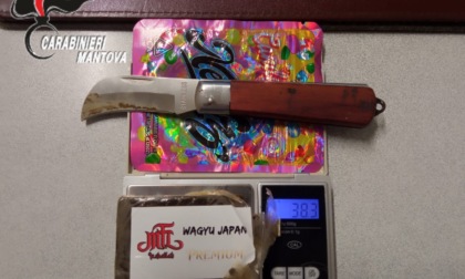Fermato con hashish e coltello: denunciato 20enne di Motteggiana