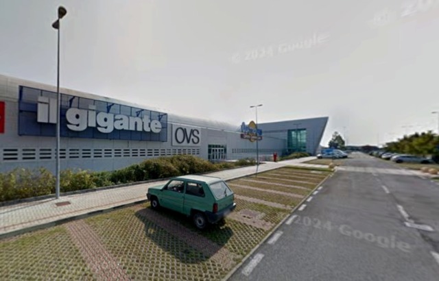 Minorenni vanno a rubare al supermercato e per fuggire danno un pugno in faccia al vigilante