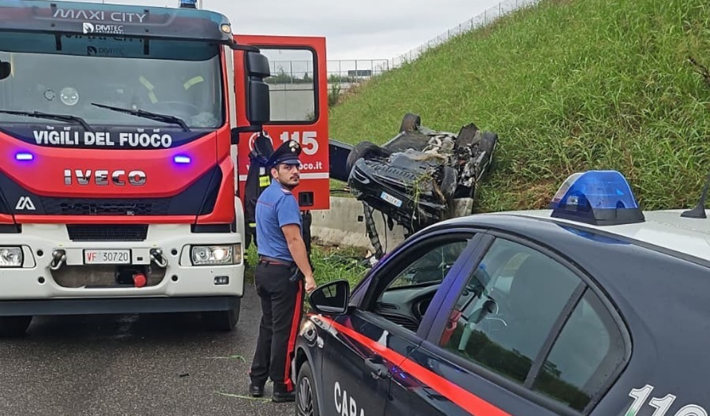 Incidente sulla tangenziale di Guidizzolo, auto esce di strada e si cappotta: grave 68enne