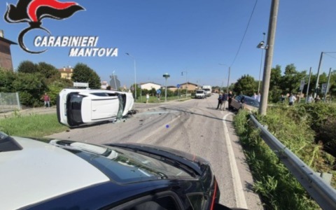 Frontale a Roverbella: ferita una 37enne, gli occupanti dell’altra auto si danno alla fuga