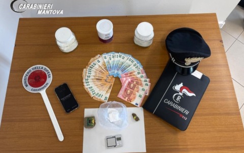 Maxi operazione antidroga a Ostiglia: “Perla” e “Harry” trovano cocaina e hashish nascosta in casa