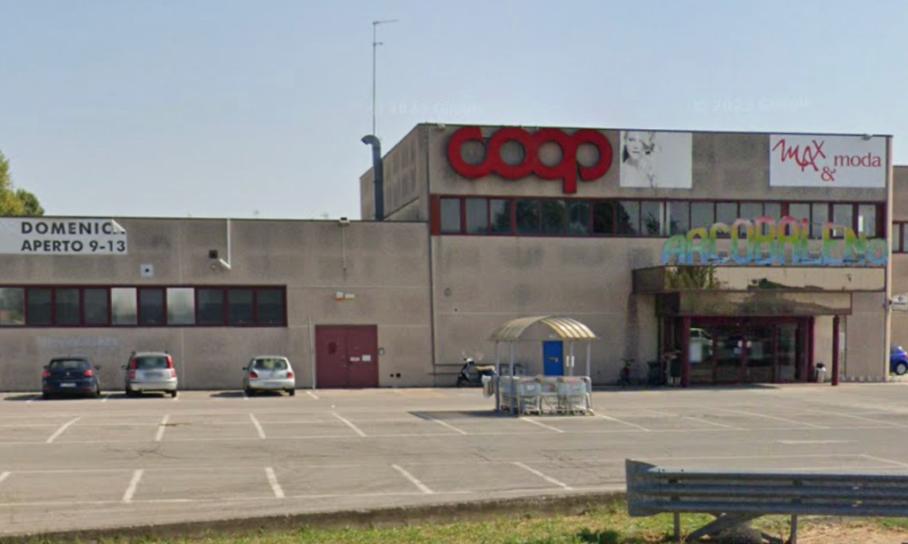 Tentano di rubare alla Coop di Sermide e minacciano il direttore: 19enne e 21enne denunciati
