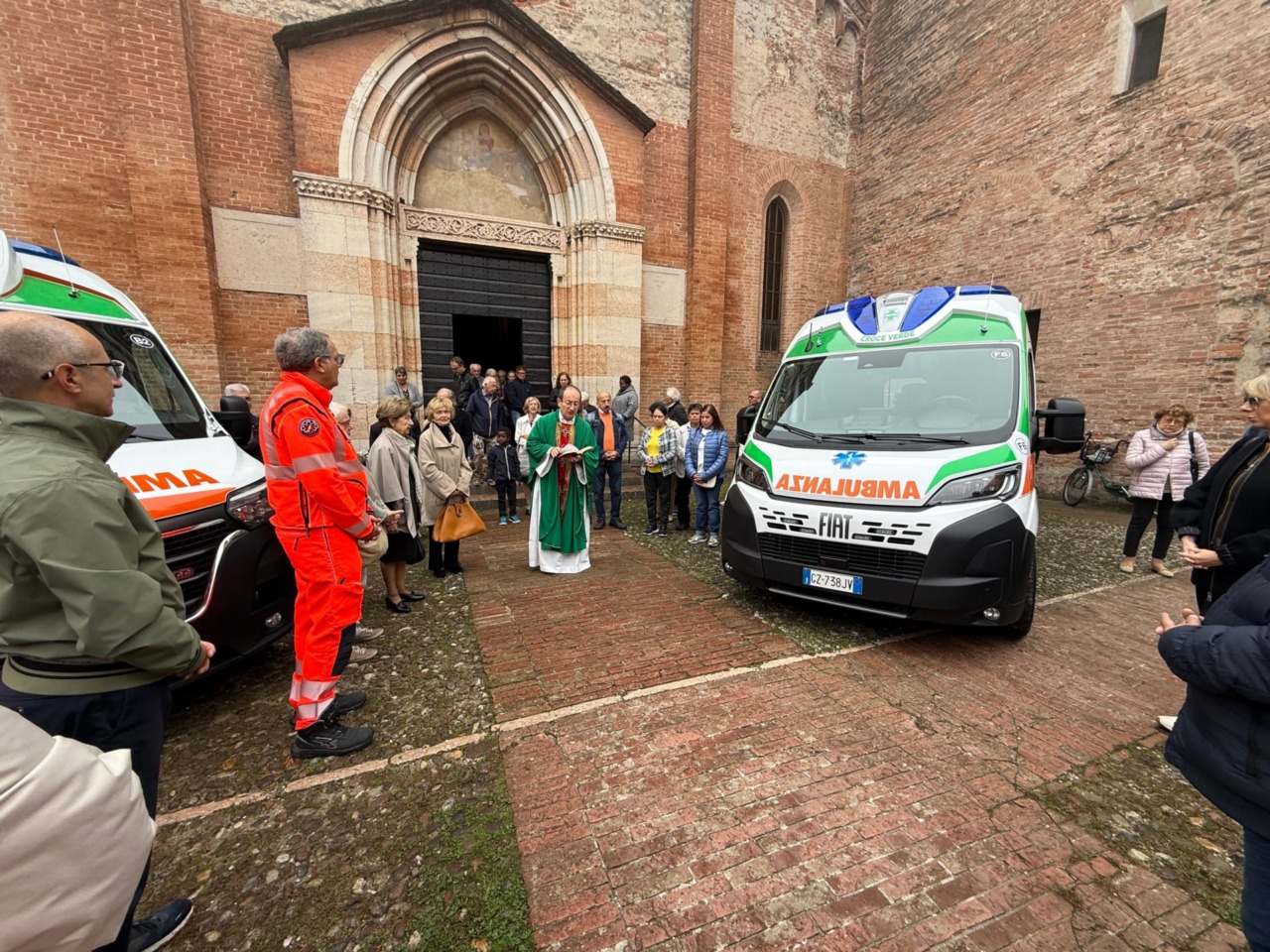 Le benedizione dei due mezzi di soccorso alla chiesa del Gradaro