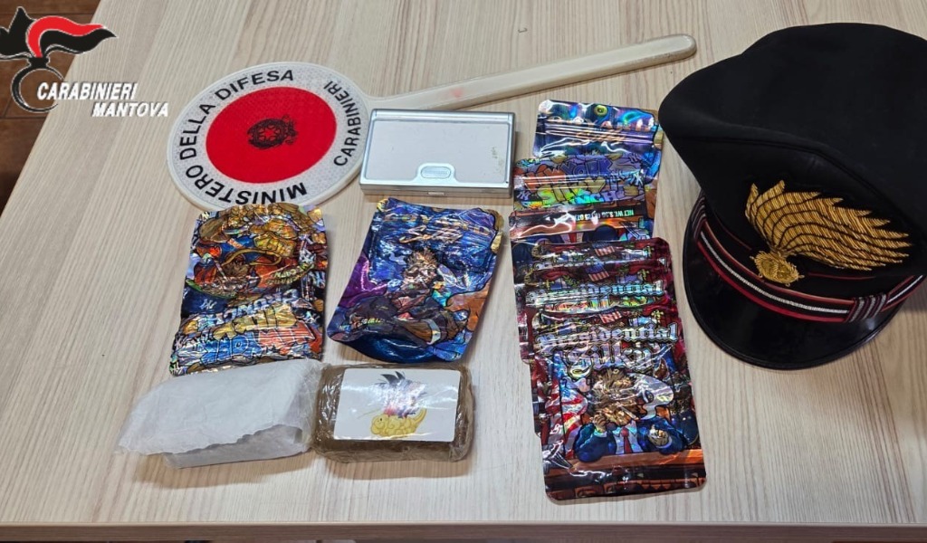 Tentano di pagare il conto dell’hotel con carte clonate: in camera anche droga e documenti falsi