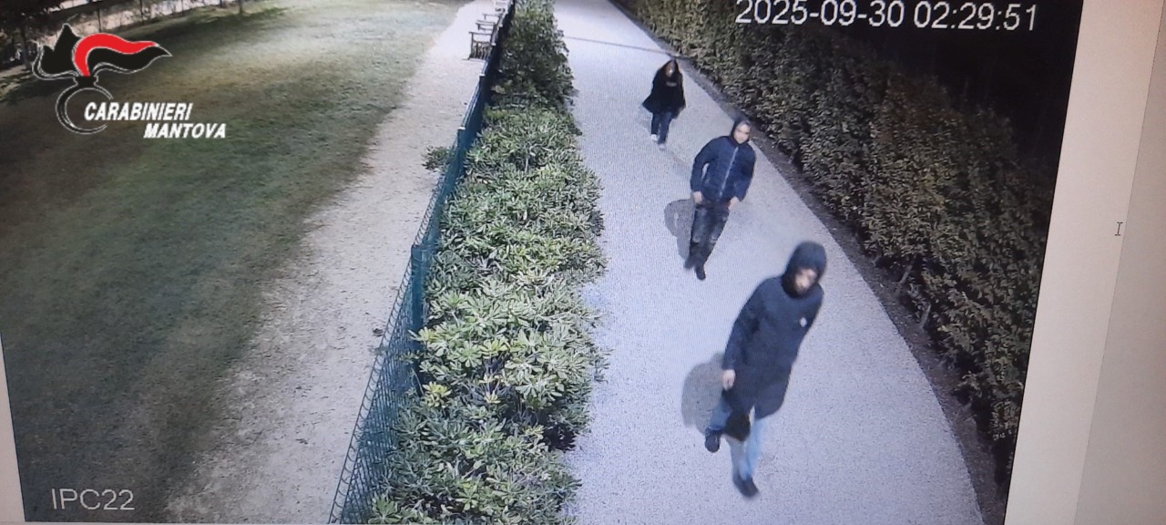 Furto al bar dello stadio: tre denunciati, uno si ferisce scavalcando