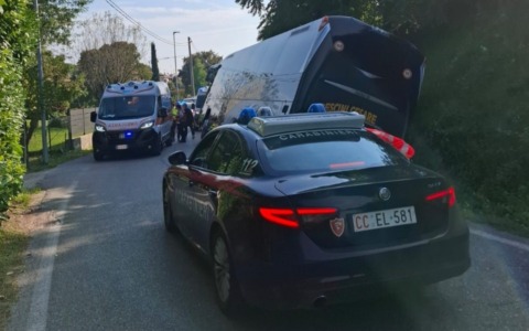 Scuolabus finisce fuori strada a Castiglione delle Stiviere: a bordo 5 bambini