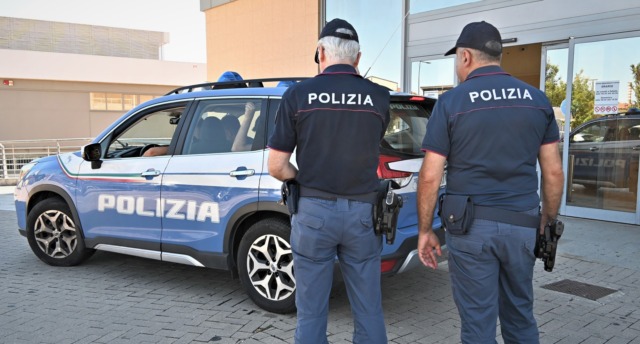 Rubano 3mila euro di merce al Tigotà: in quattro arrestati dalla polizia
