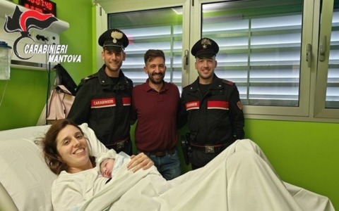 Sta per partorire: i carabinieri scortano i neo genitori con l’auto di servizio da Sabbioneta al Poma