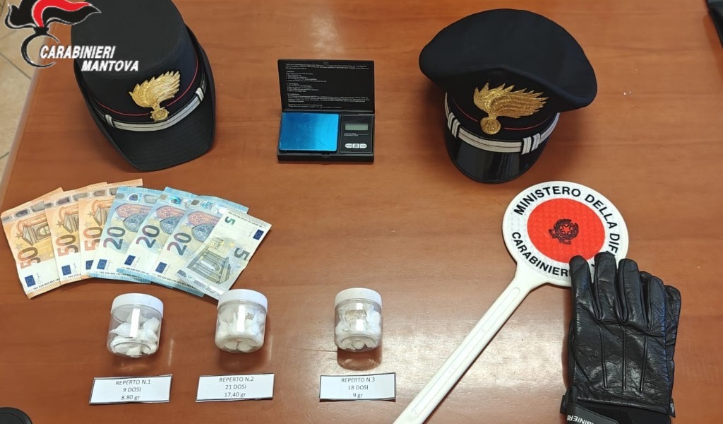 Maxi sequestro di cocaina a San Benedetto Po: 48 involucri di droga nascosti nei mobili di casa