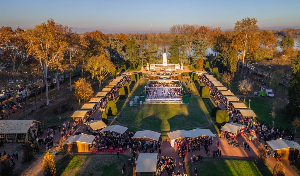 Mantova si accende per il Natale 2025: grande festa in centro con shopping e gospel