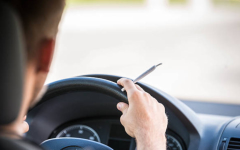 Alla guida sotto effetto di cannabinoidi, 22enne nei guai a Viadana