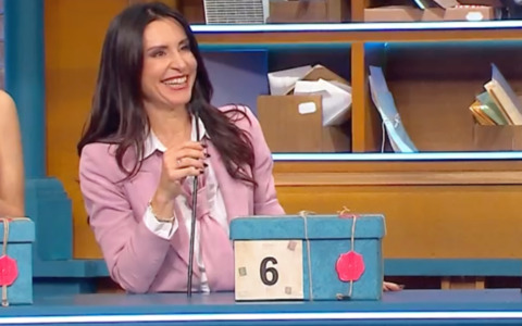 Chi è Elena Manfredini, la “pacchista” che rappresenta la Lombardia ad Affari Tuoi (a novembre 2025)