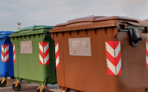 Dà fuoco a un cassonetto e lancia bottiglie, 23enne denunciato a Castiglione delle Stiviere