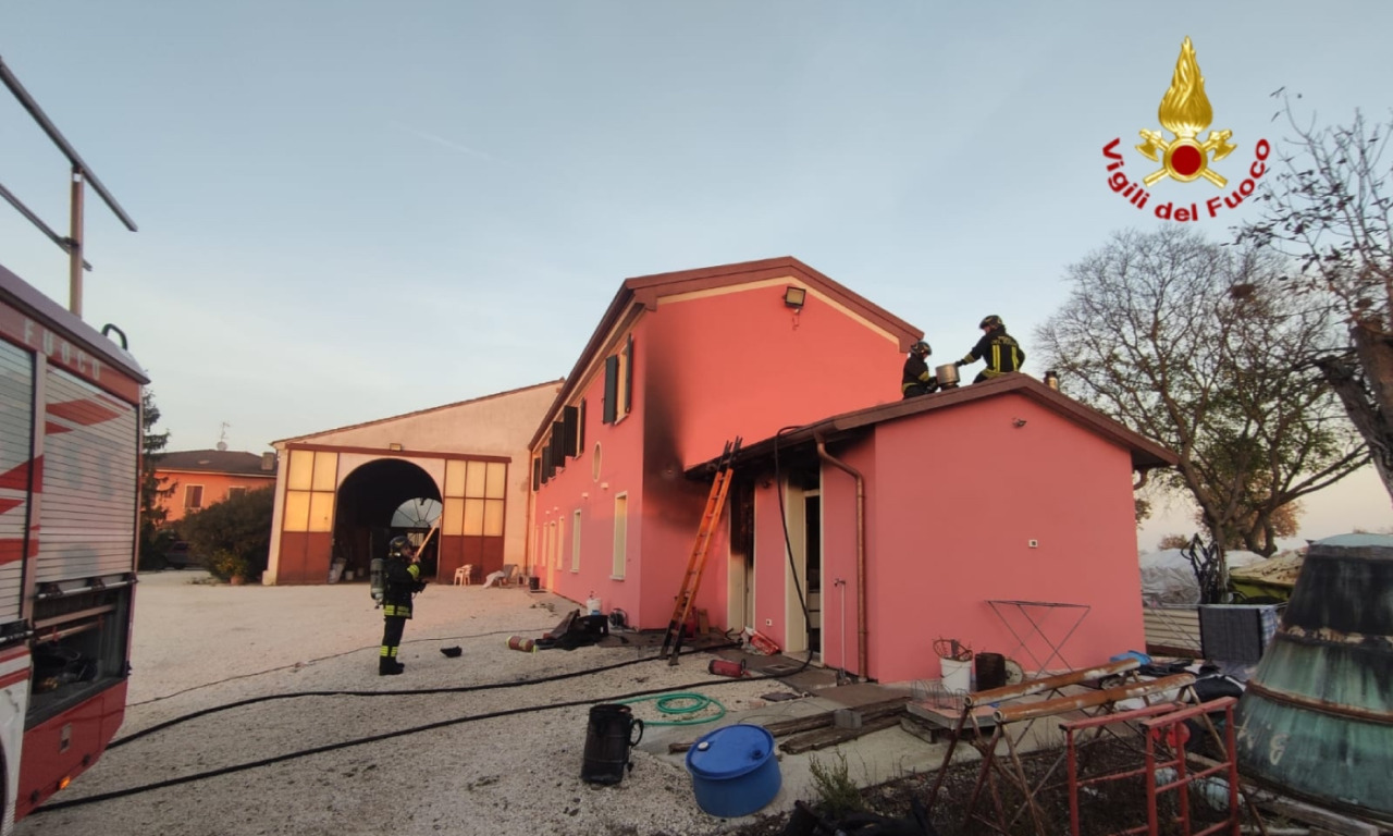 Incendio in un’abitazione di Borgo Virgilio: in fiamme il locale caldaia e l’impianto fotovoltaico