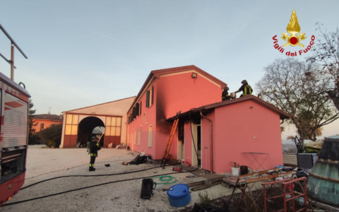 Incendio in un’abitazione di Borgo Virgilio: in fiamme il locale caldaia e l’impianto fotovoltaico
