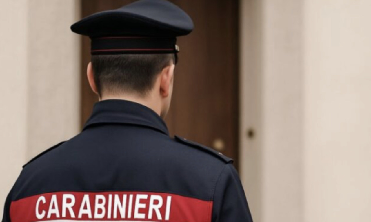 Si fingono carabinieri e raggirano una coppia: beccati due truffatori, terzo in fuga con gli ori rubati