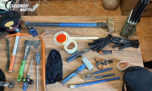 Tenta il furto alla Lidl di Cerese di notte ma arriva il tir scarico merci, ladro 64enne arrestato