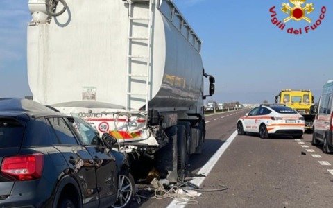 Tragico incidente in A22: nello schianto con un mezzo pesante perde la vita una 36enne