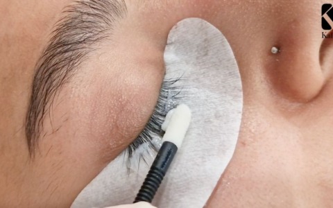 Cisteammina: l’innovazione delicata nella laminazione ciglia professionale