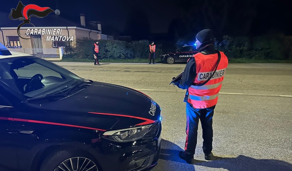 Il conducente è ubriaco e il passeggero minaccia i Carabinieri, doppia denuncia a Marmirolo