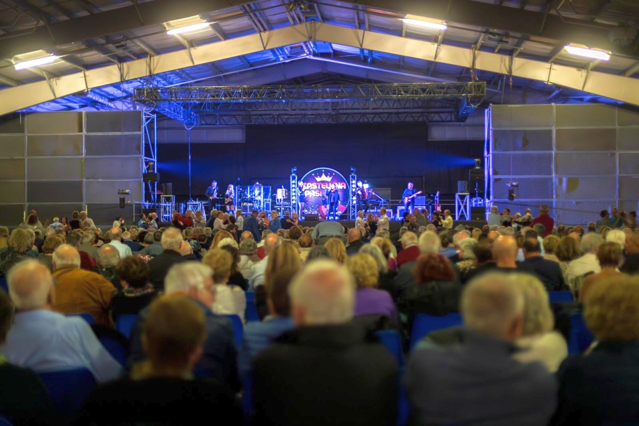 Un momento durante il Galà del ballo liscio che si è tenuto di recente a Mantova (foto da Facebook)
