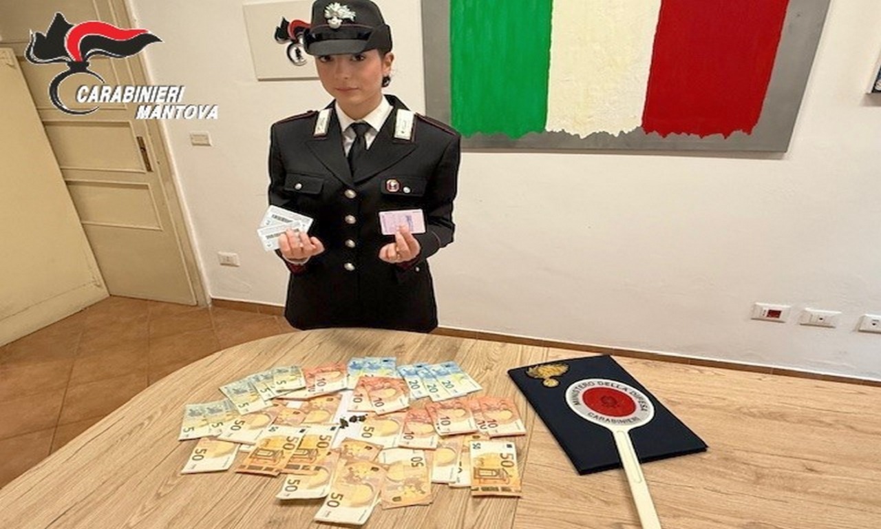 Lo rapina del cellulare e vuole 170 euro per restituirlo: al momento dello scambio però trova i Cc