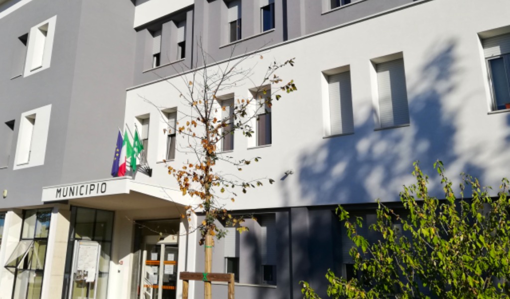 Si traveste da anziana per continuare ad incassare la pensione della madre morta da anni