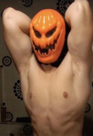 Un selfie di Buciza pubblicato sui social qualche tempo prima dell'omicidio