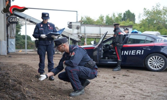 “Nei campi rifiuti invece che il compost”: scatta il sequestro di tutto l’impianto