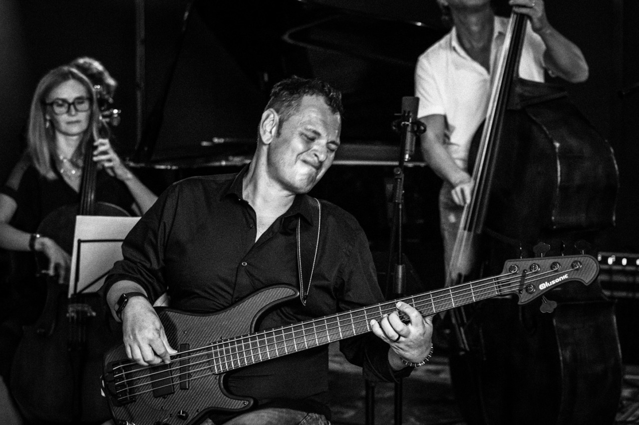 Fa tappa a Mantova il 16 dicembre il primo tour teatrale di Marcello Sutera con la sua orchestra.