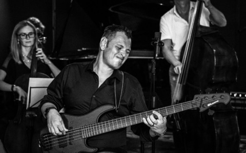 Fa tappa a Mantova il 16 dicembre il primo tour teatrale di Marcello Sutera con la sua orchestra.