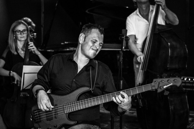 Fa tappa a Mantova il 16 dicembre il primo tour teatrale di Marcello Sutera con la sua orchestra.