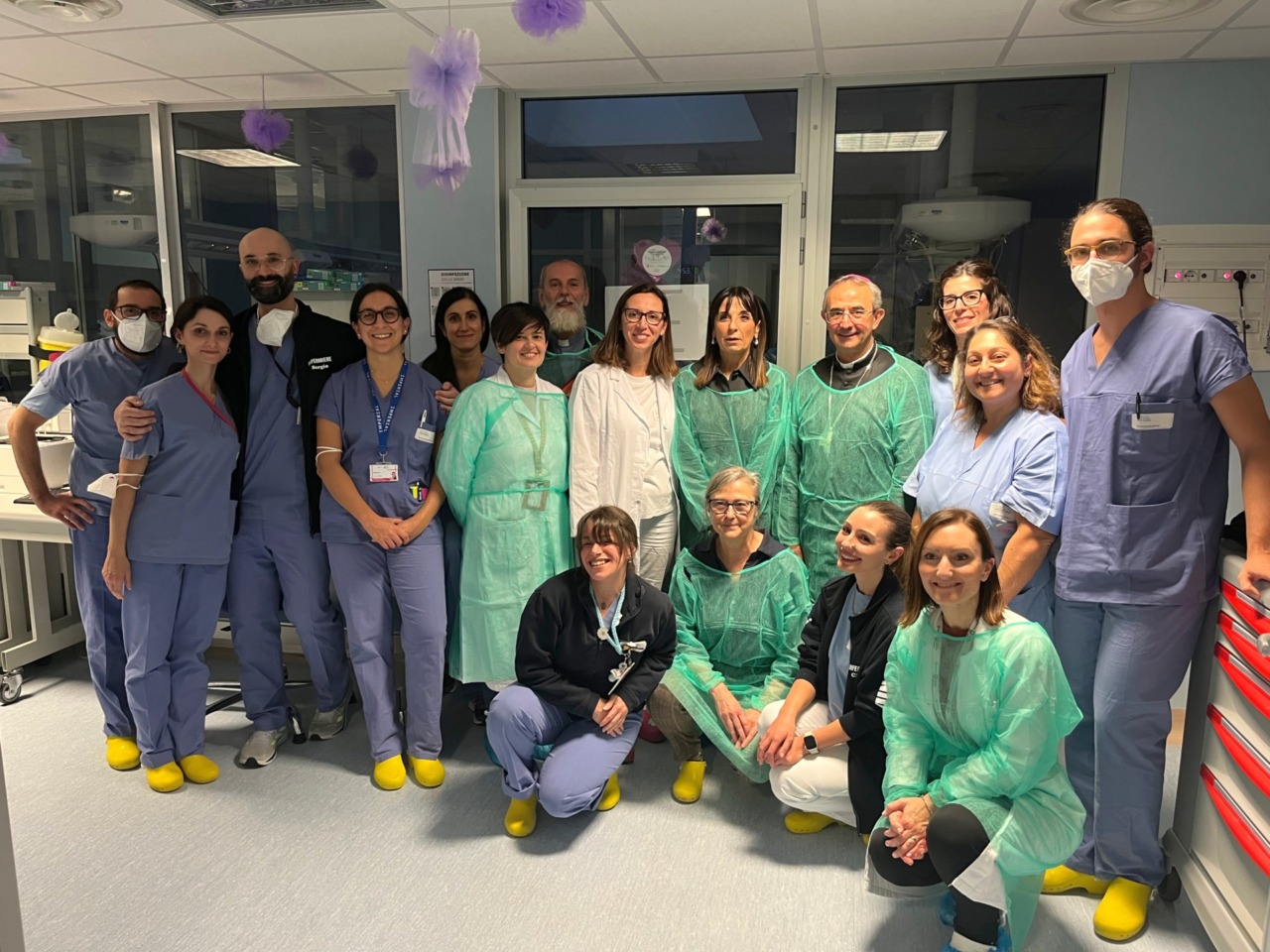 “Il vostro lavoro è una missione”: il vescovo Busca in visita alla Terapia intensiva neonatale del Poma