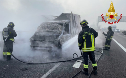 Incendio sull’autostrada A22, furgone a fuoco tra i due caselli di Mantova