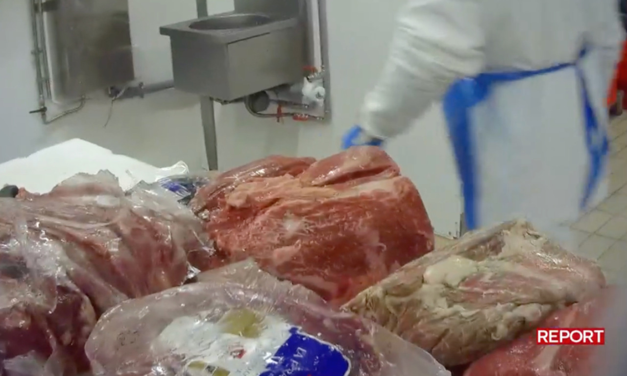 Inchiesta Report al Macello Bervini: carne comprata apposta scaduta, sarebbe per gli animali ma la vendono alle persone