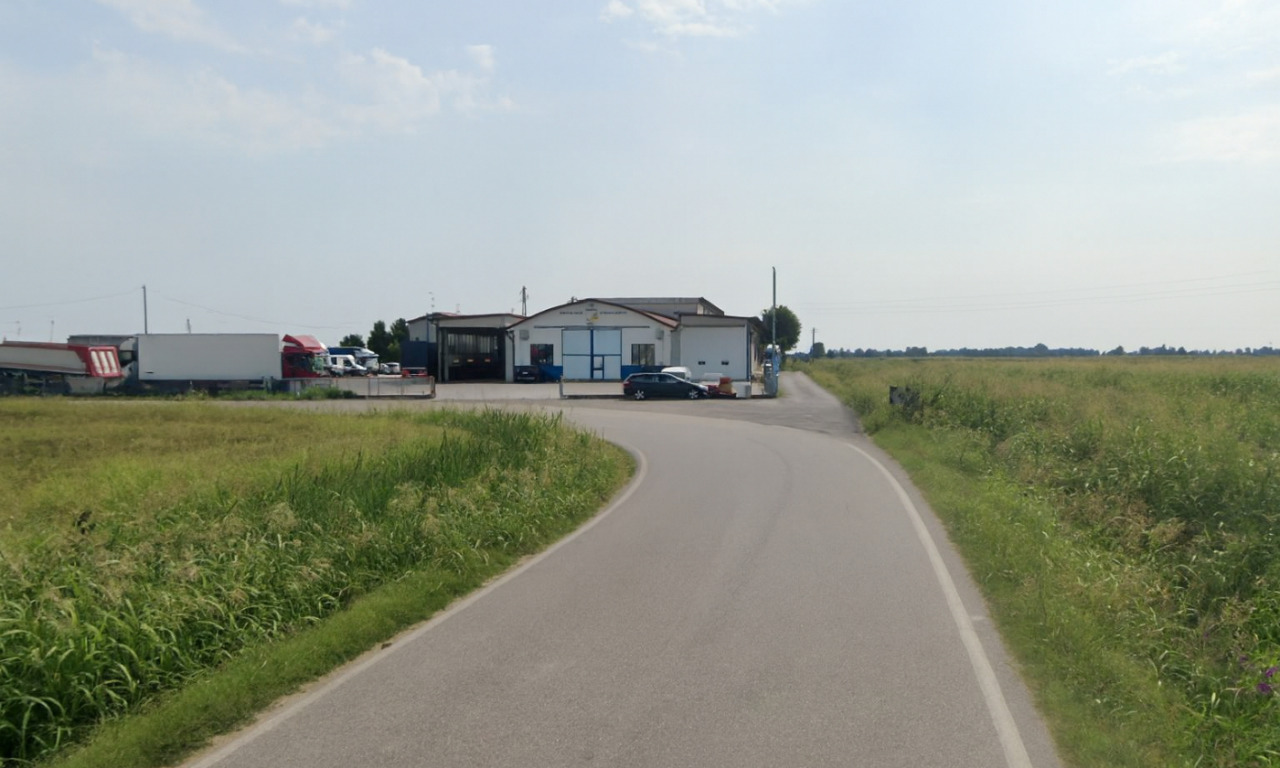 Incidente nelle campagne di Castel Goffredo, 31enne esce di strada e si schianta in un fosso