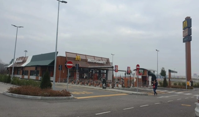 Incidente sul lavoro al McDonald’s di Bagnolo San Vito, 25enne si ustiona con dell’olio bollente