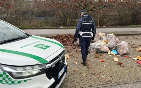 Fototrappole vicino alla Legnaghese contro l’abbandono di rifiuti: raffica di multe