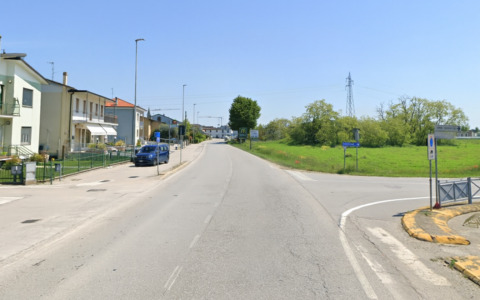 Scontro tra tre auto sull’incrocio a San Biagio, traffico intenso sulla provinciale Romana