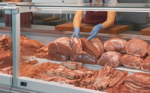 Sequestrati 60 chili di carne in una macelleria di Roncoferraro, impossibile stabilire da dove proviene