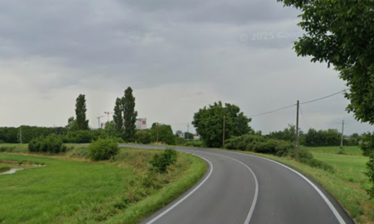 Si ribalta con l’auto in una scarpata a Marcaria, 25enne trasportato in ospedale