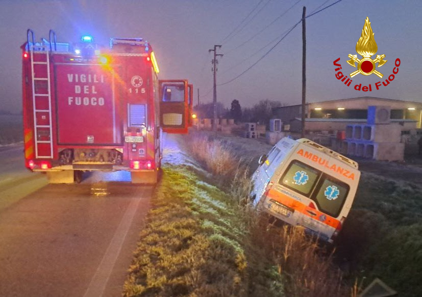 Ambulanza fuori strada a Rodigo: soccorsi i due membri dell’equipaggio