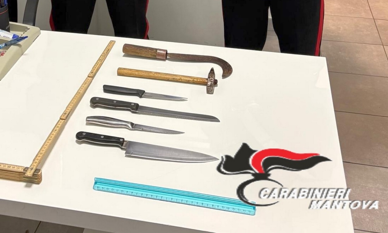 Armato e ubriaco sotto casa della sua ex: preso dai carabinieri con il taser